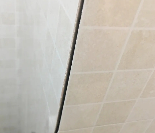 鹰潭瓷砖空鼓维修公司分享阳台瓷砖脱落的修复过程可以分为以下几个步骤