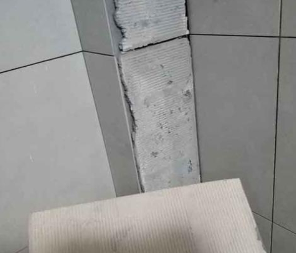 鹰潭瓷砖空鼓维修公司分享下厨房瓷砖脱落的补救措施。